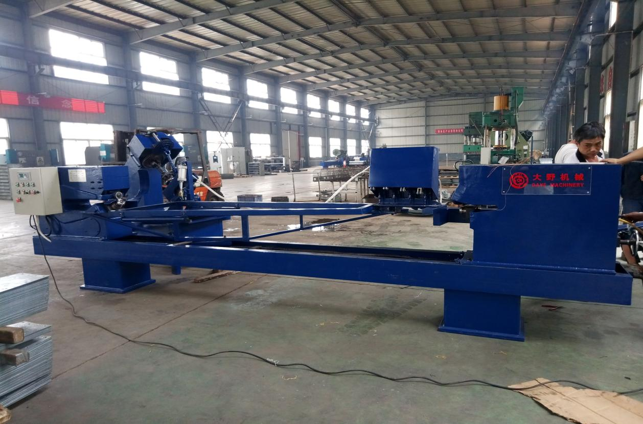 新鄉(xiāng)市大野機械制造有限公司對料塔扇形彎邊機的開發(fā)研制，升級換代的變化。